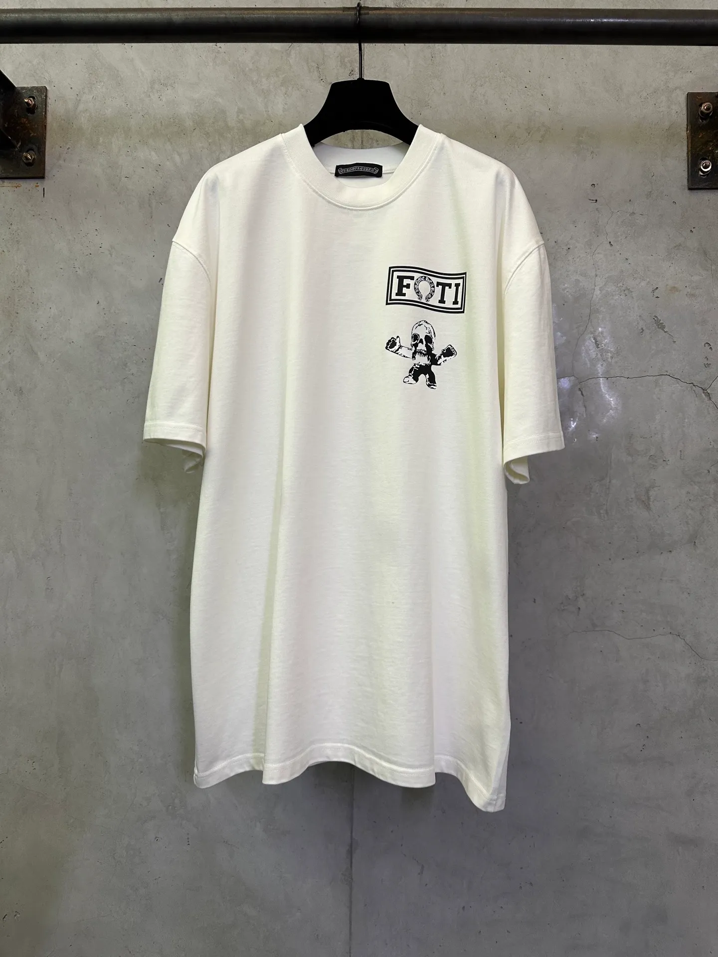 P260 Chrome Hearts 25ss foti system black color nine-square grid round neck short-sleeved T-shirt. Fabric is high-definition and super heavy. Cotton double yarn compact Xinjiang cotton. Weight 400g. Paired with 2*2 Salona rib. 420g. Clean cloth. Clear texture. Tight feel. Stiff. High color fastness. No deformation. No discoloration. Customized hardware. Thread. Accessories. Matching. Same style for men and women. -Color: Black White -Size: XS S M L XL